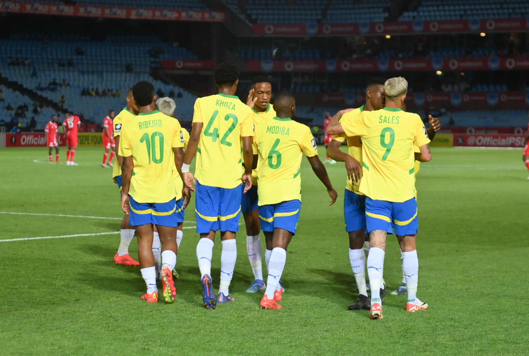 South Africa: Mamelodi Sundowns bounce back, Kaizer Chiefs bottle lead