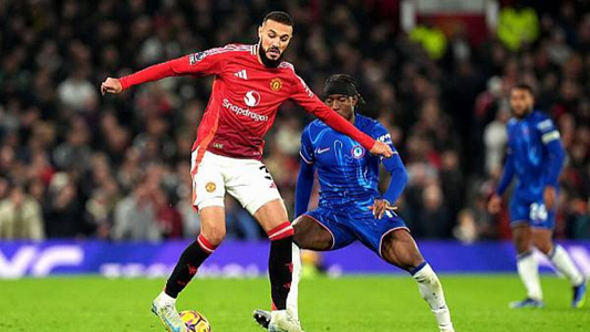 Mazraoui illumine Manchester United : Le Marocain élu Joueur du Mois de Novembre