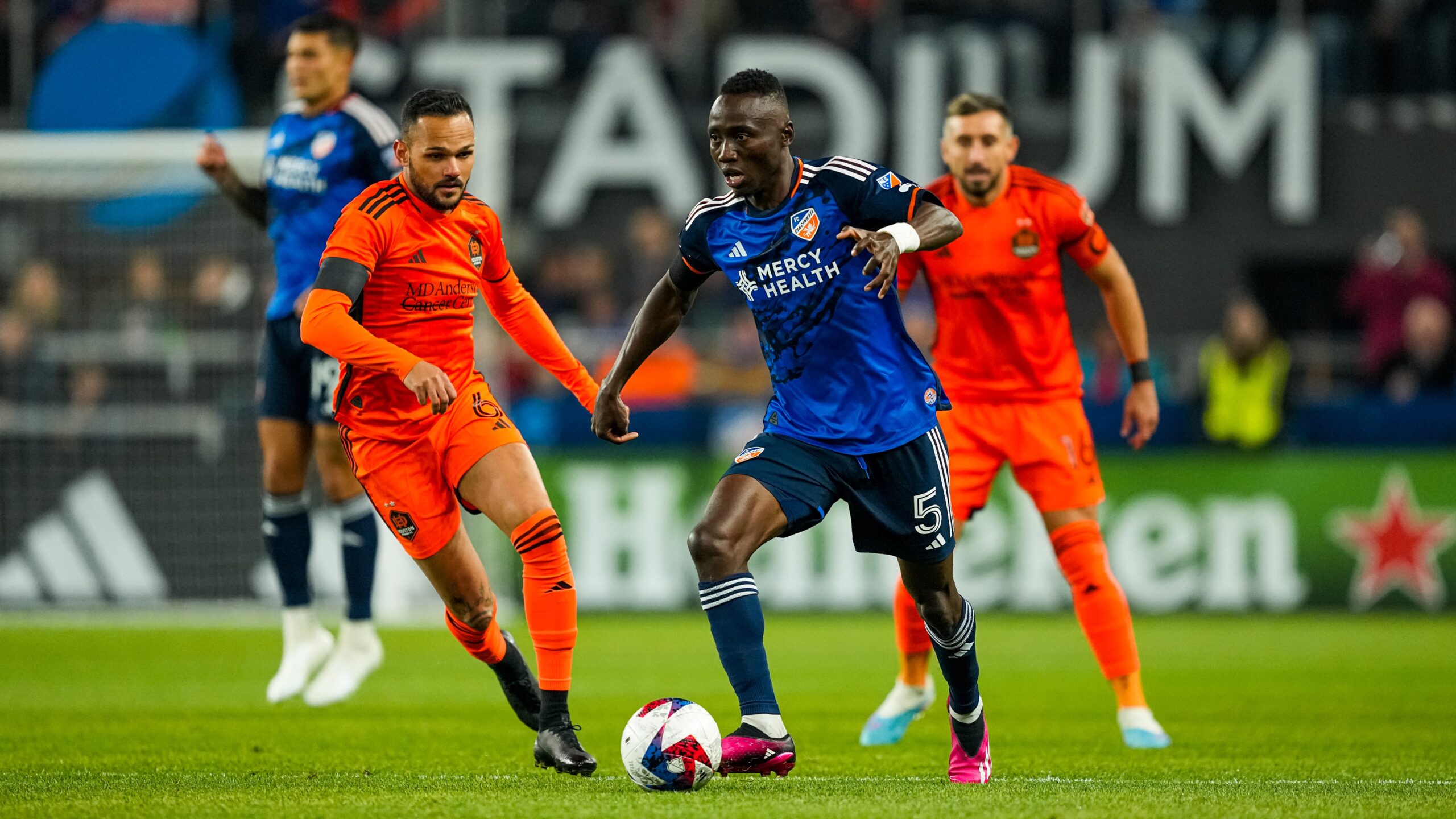 Obinna Nwobodo signs contract extension with FC Cincinnati