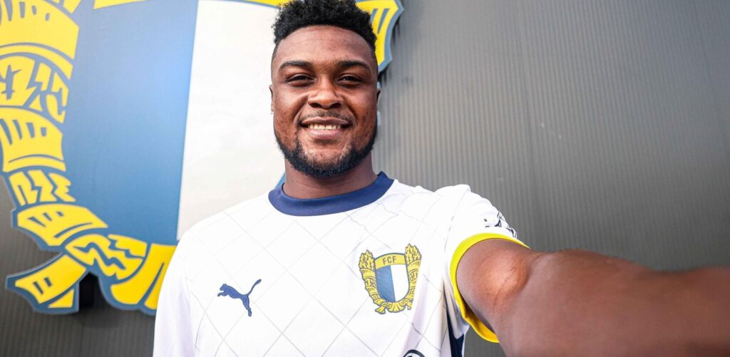 Angolan starlet signs for Portuguese top division side from Petro de Luanda