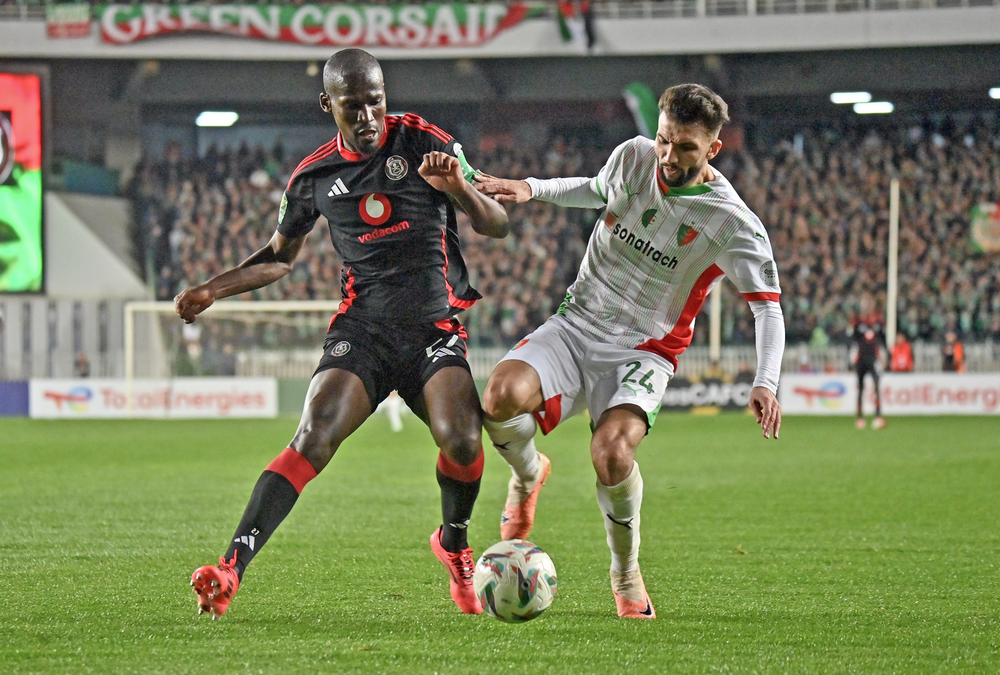 CAFCL: Orlando Pirates defense holds firm in “smash and grab” first leg victory at MC Alger