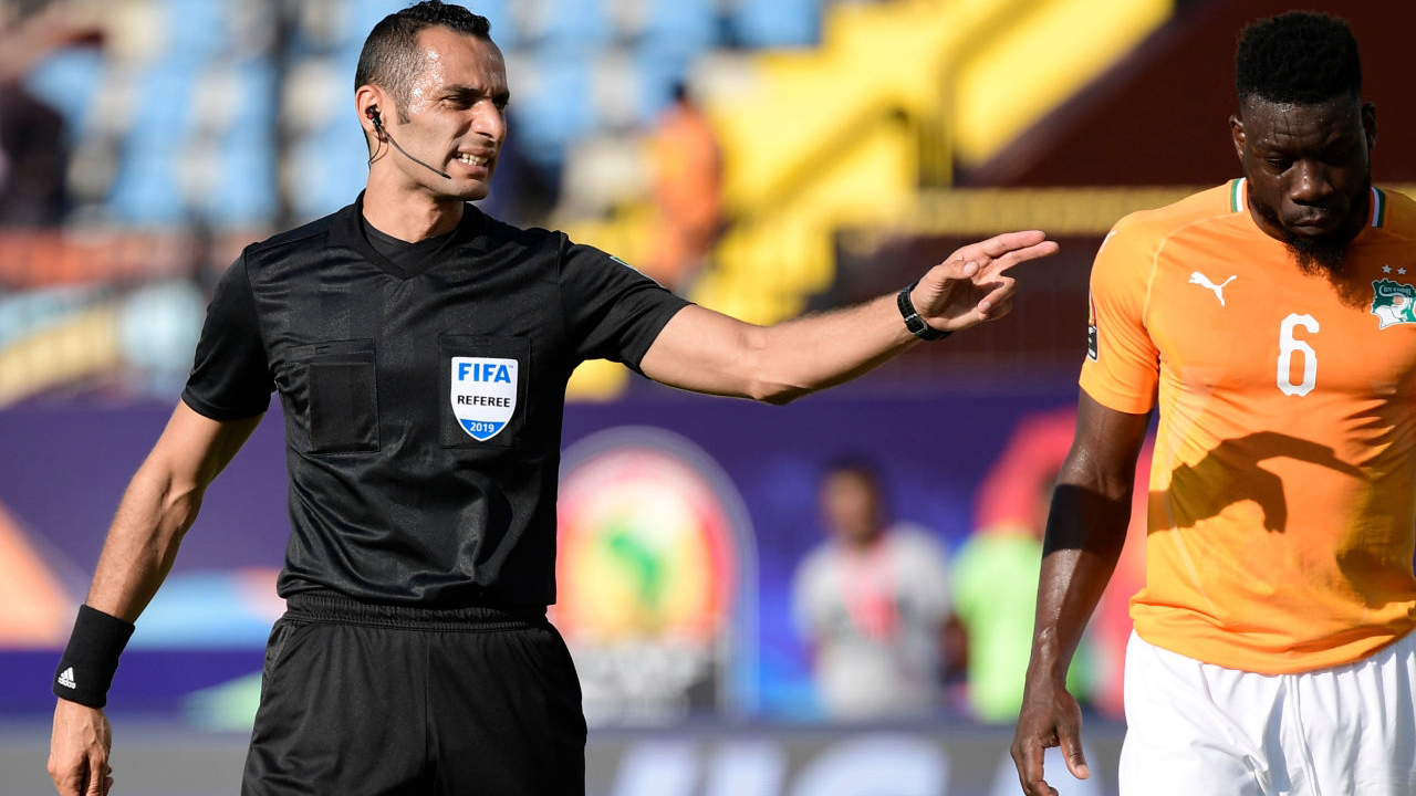 Algerian federation suspends top referee Ghorbal over “influential mistakes”