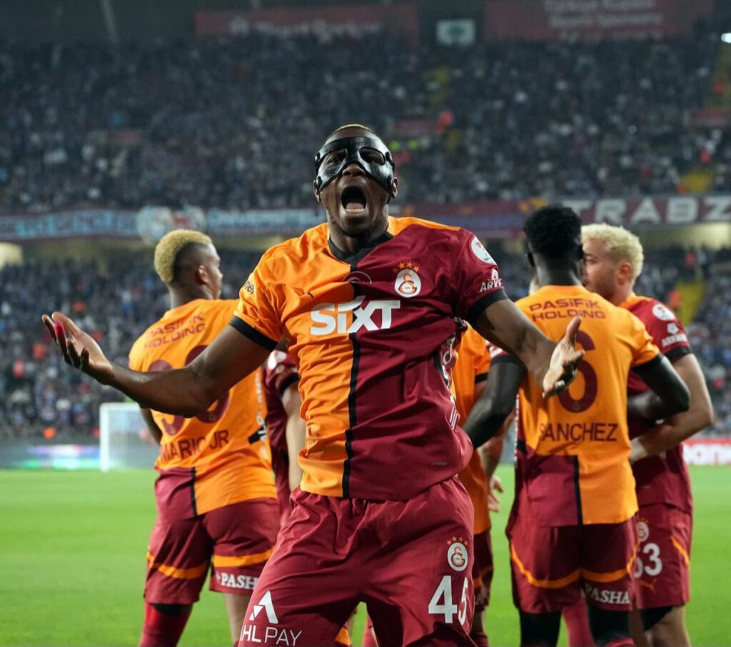 Scholes urges Manchester United to sign Victor Osimhen this summer