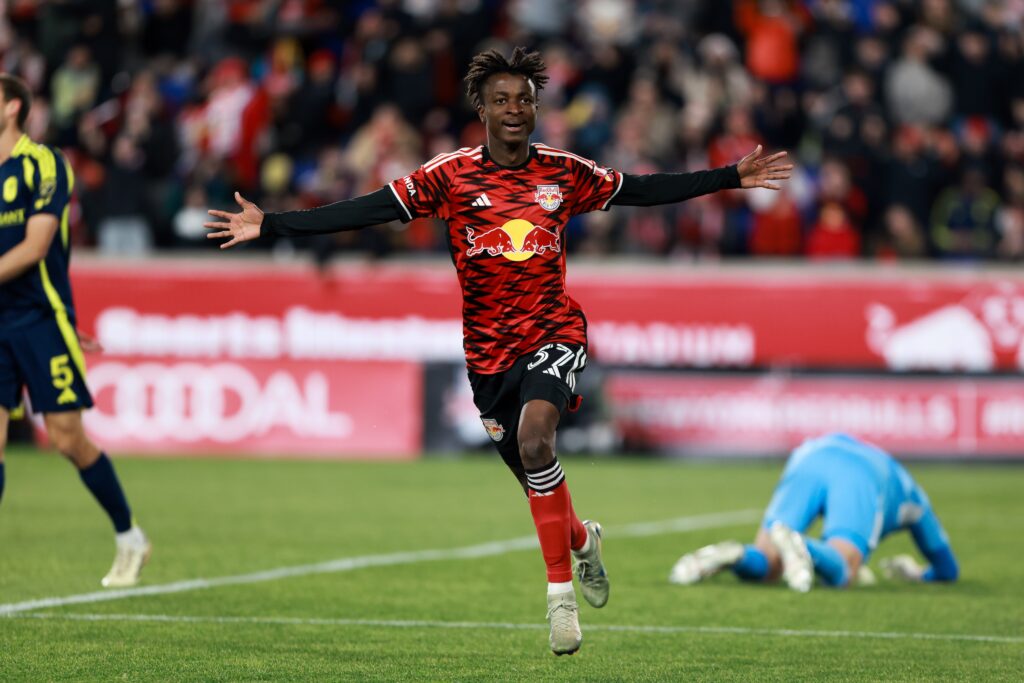 Major League Soccer: Ghanaian forward Sofo scores first MLS goal; Farsi assists match winner