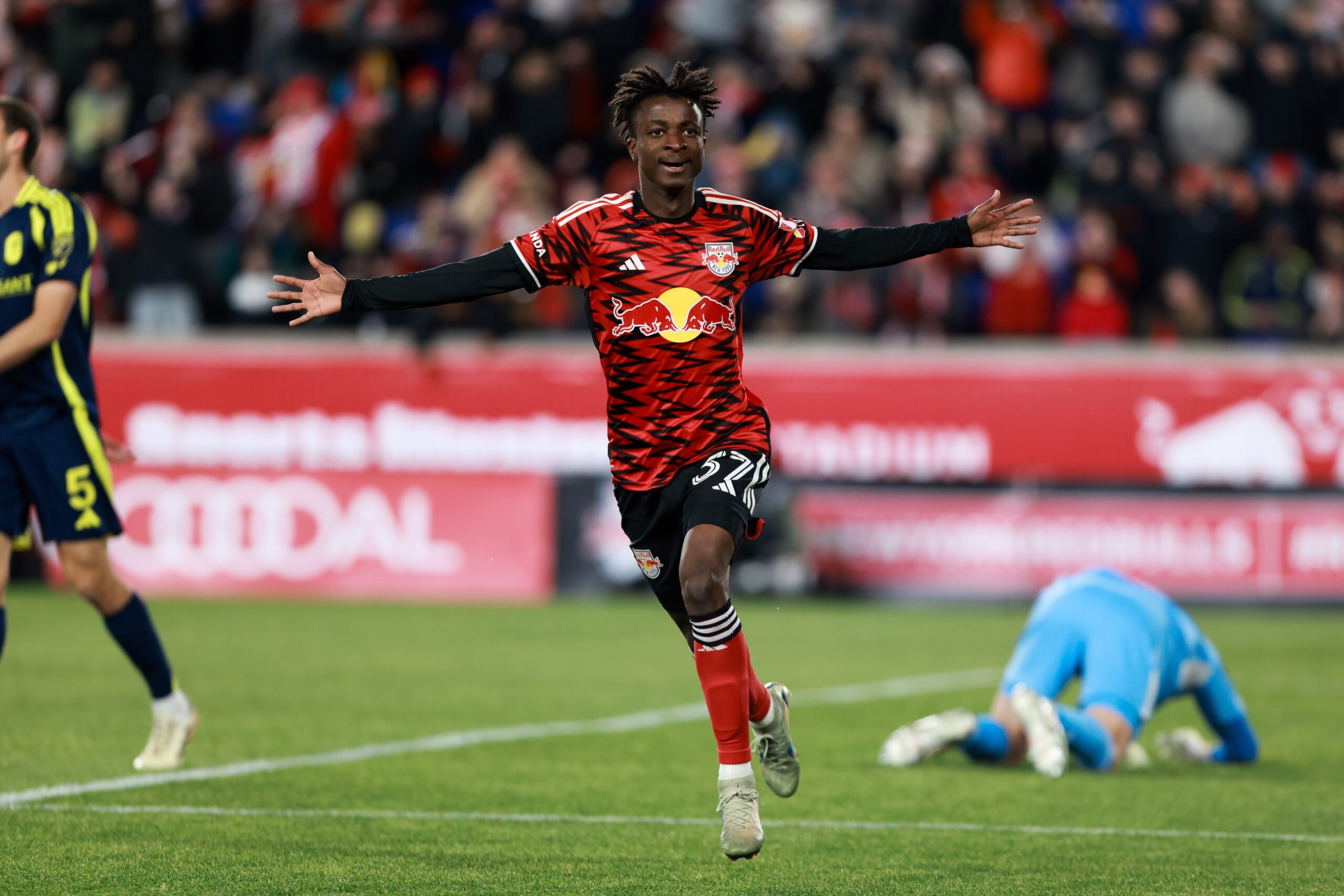 Major League Soccer: Ghanaian forward Sofo scores first MLS goal; Farsi assists match winner