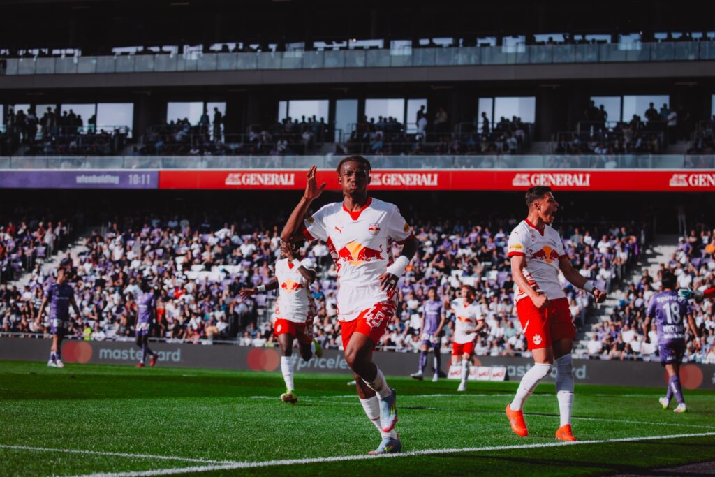 Dorgeles Nene fires in a double as Red Bull Salzburg move into second