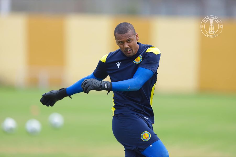 EXCLUSIVE: Former Angola keeper Marques: “I am free to join Kaizer Chiefs”