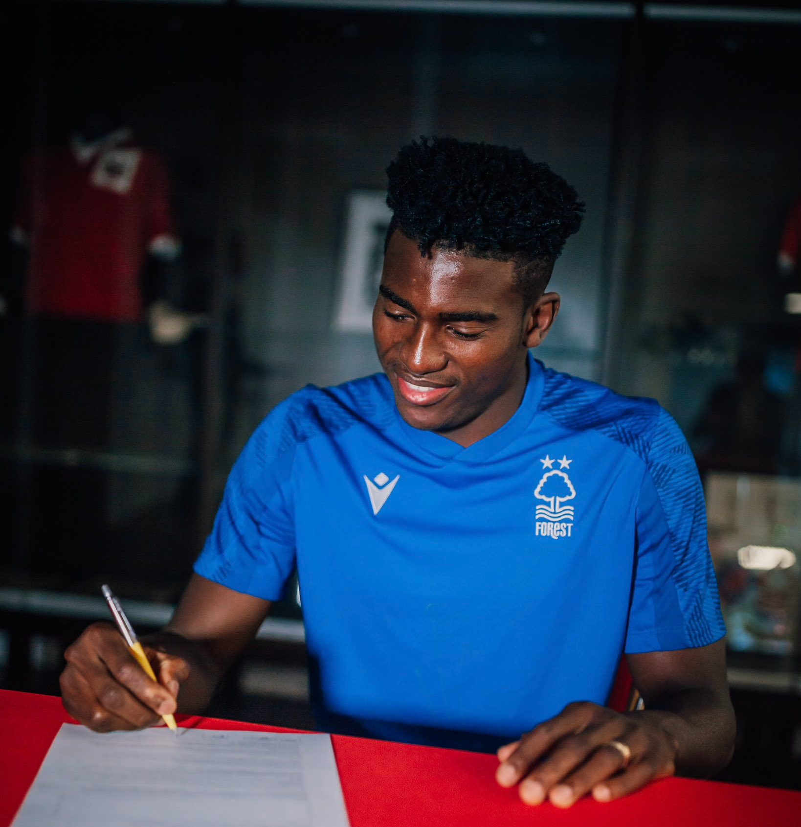 Taiwo Awoniyi renews Nottingham Forest contract