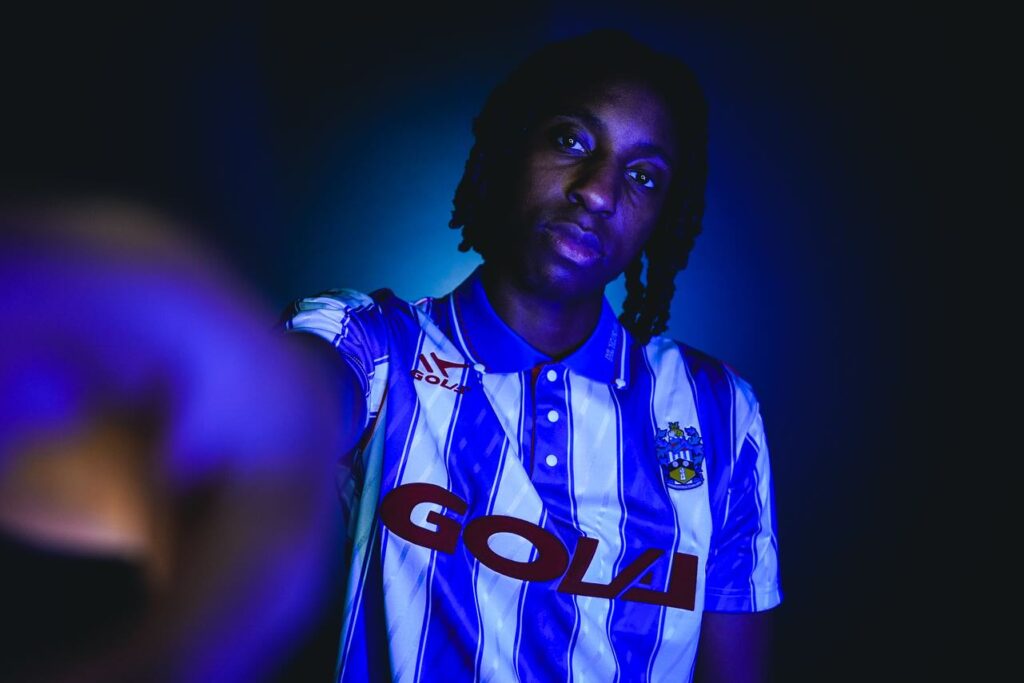 Tawanda Chirewa: Huddersfield Town announce loan signing of Zimbabwe star