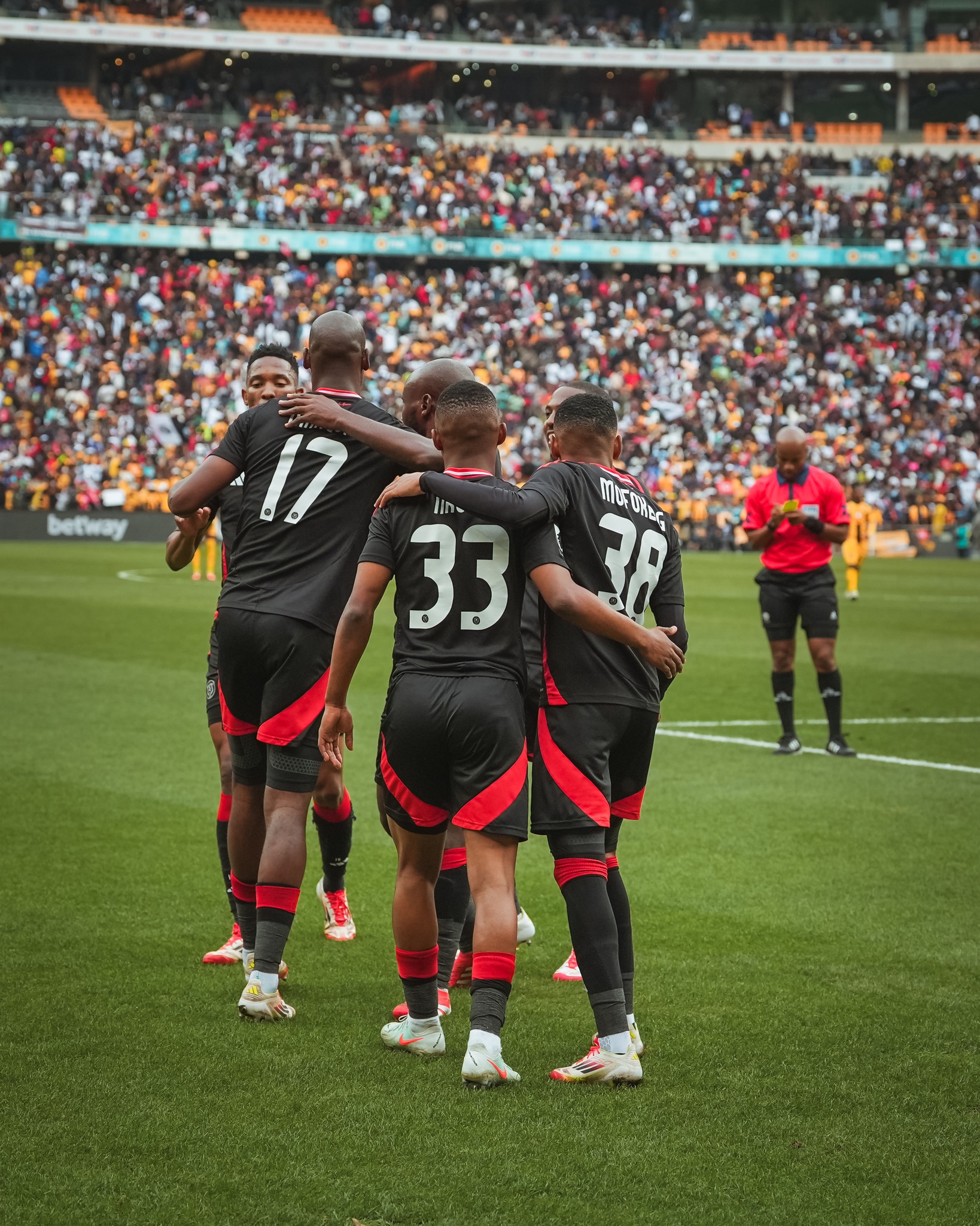 Khune details why Orlando Pirates are better than Kaizer Chiefs