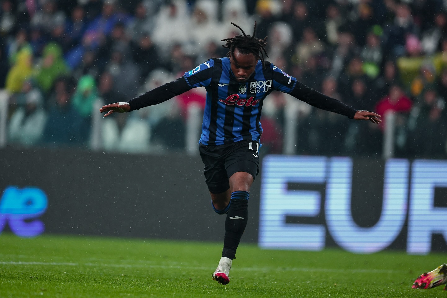 Lookman scores 13th of the season as Atalanta humiliate Juventus