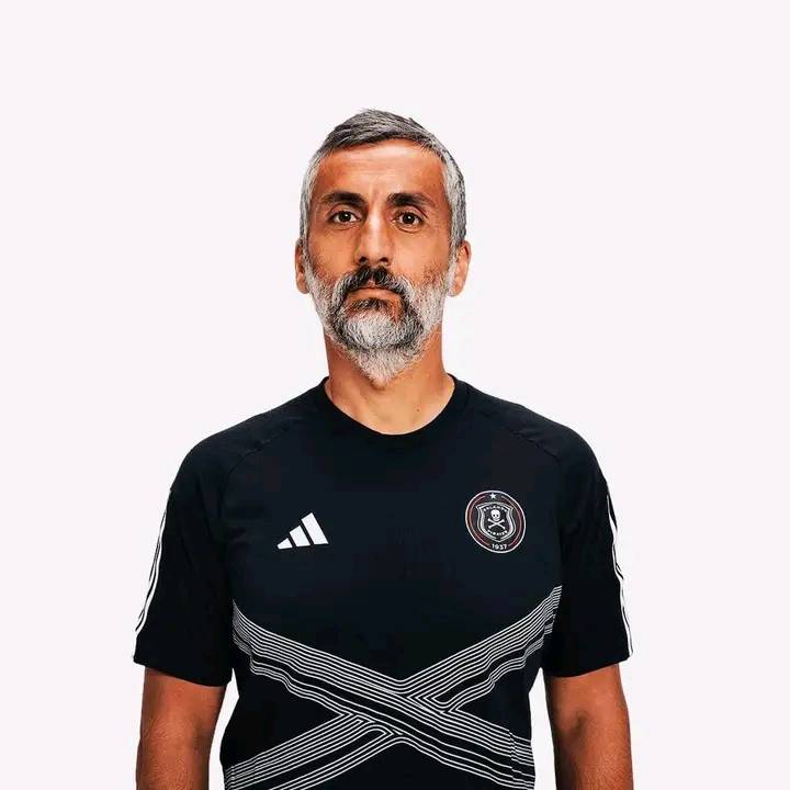 Orlando Pirates under no pressure chasing Sundowns for title – Riveiro