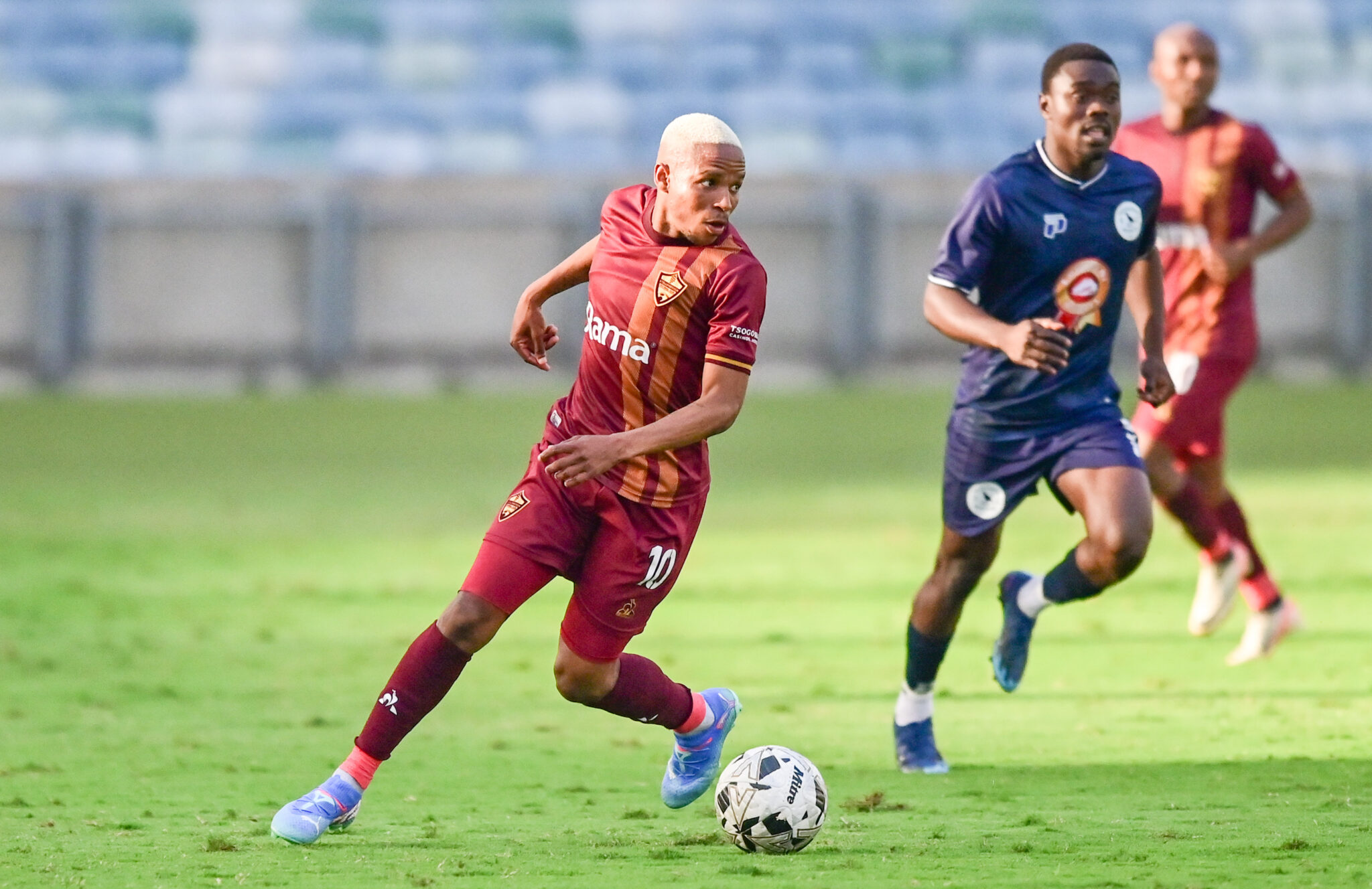 Stellenbosch FC coach Barker provides injury update on Lehlogonolo Mojela