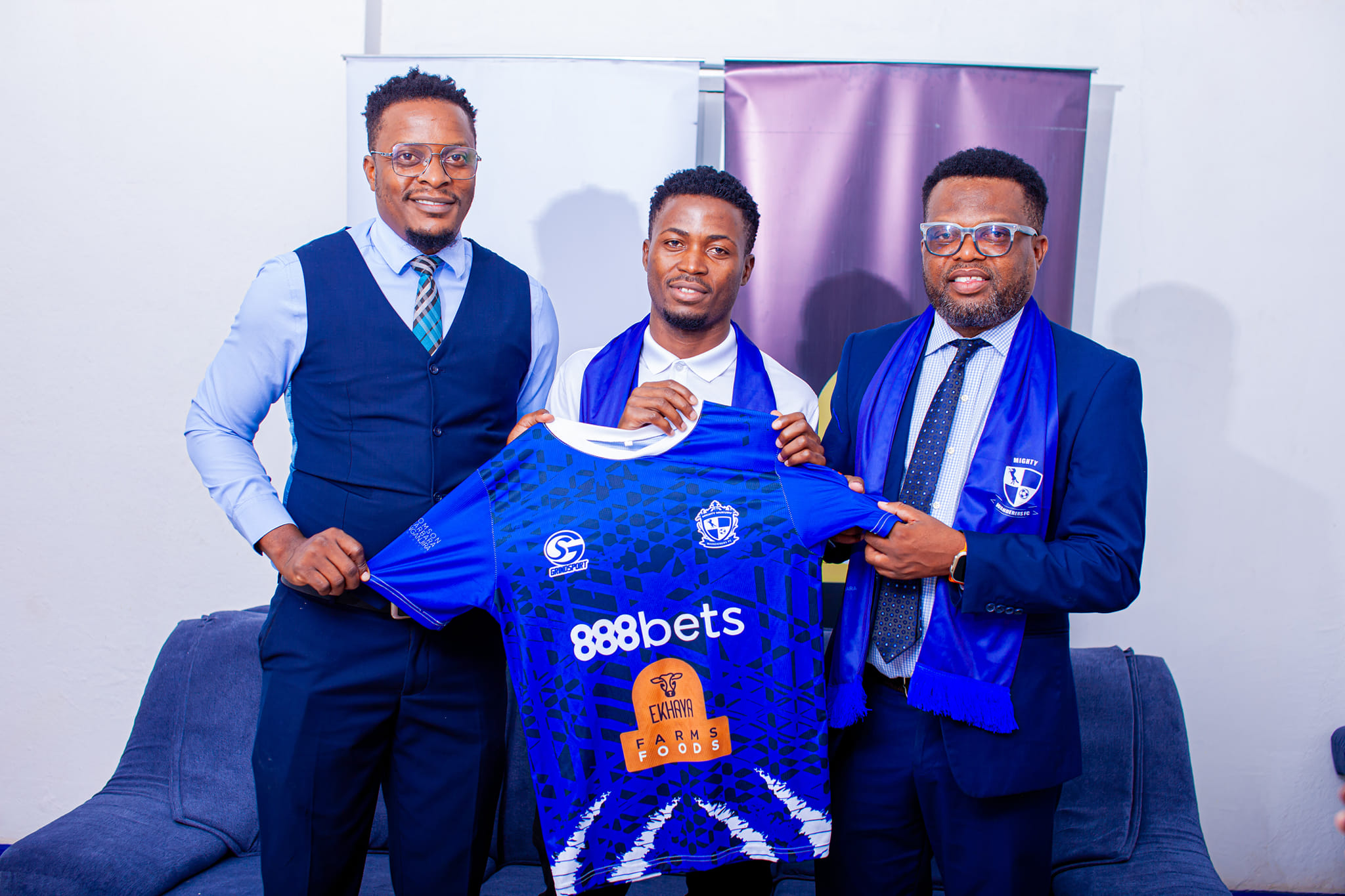 Malawi Super League: Wanderers stick to coach Bob Mpinganjira
