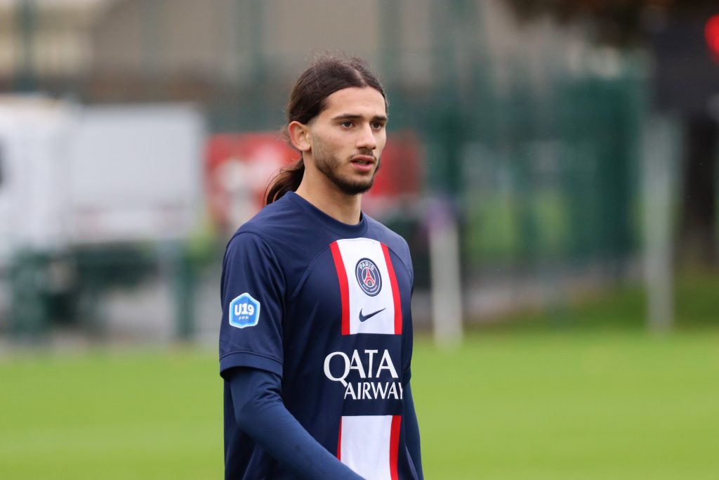 Le PSG ouvre la porte au départ d’Ilyes Housni