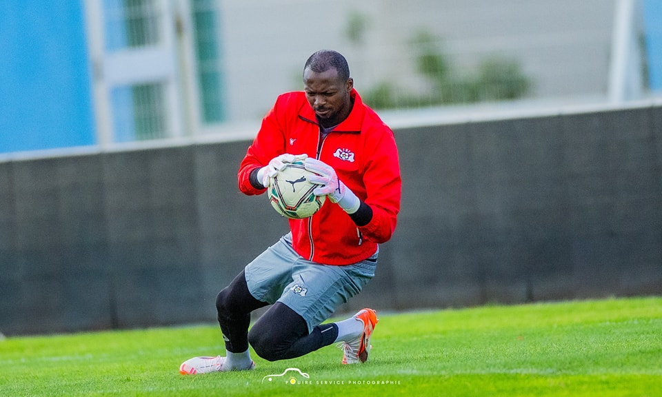 Burkina Faso and Lens goalkeeper Hervé Koffi signs on loan with fellow Ligue 1 club