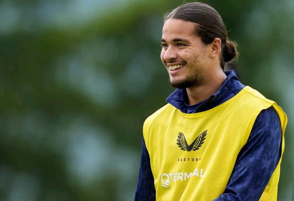 Robin van Persie insists Moussa is staying at Feyenoord