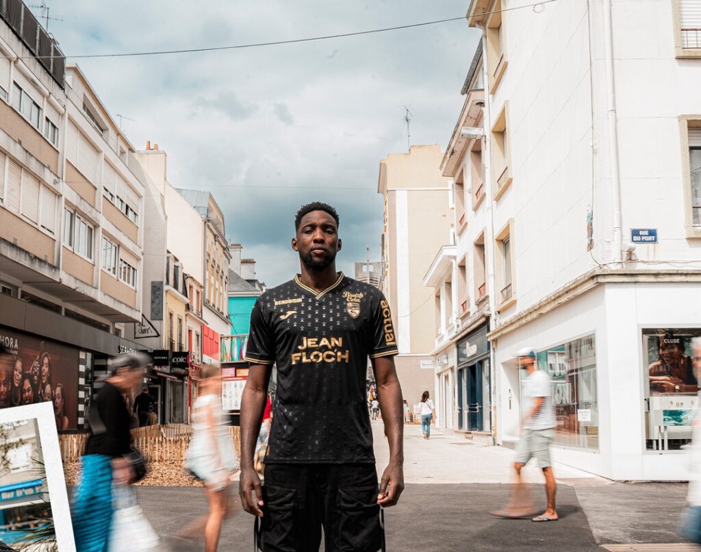 FC Lorient sign Senegalese goalkeeper Bingourou Kamara