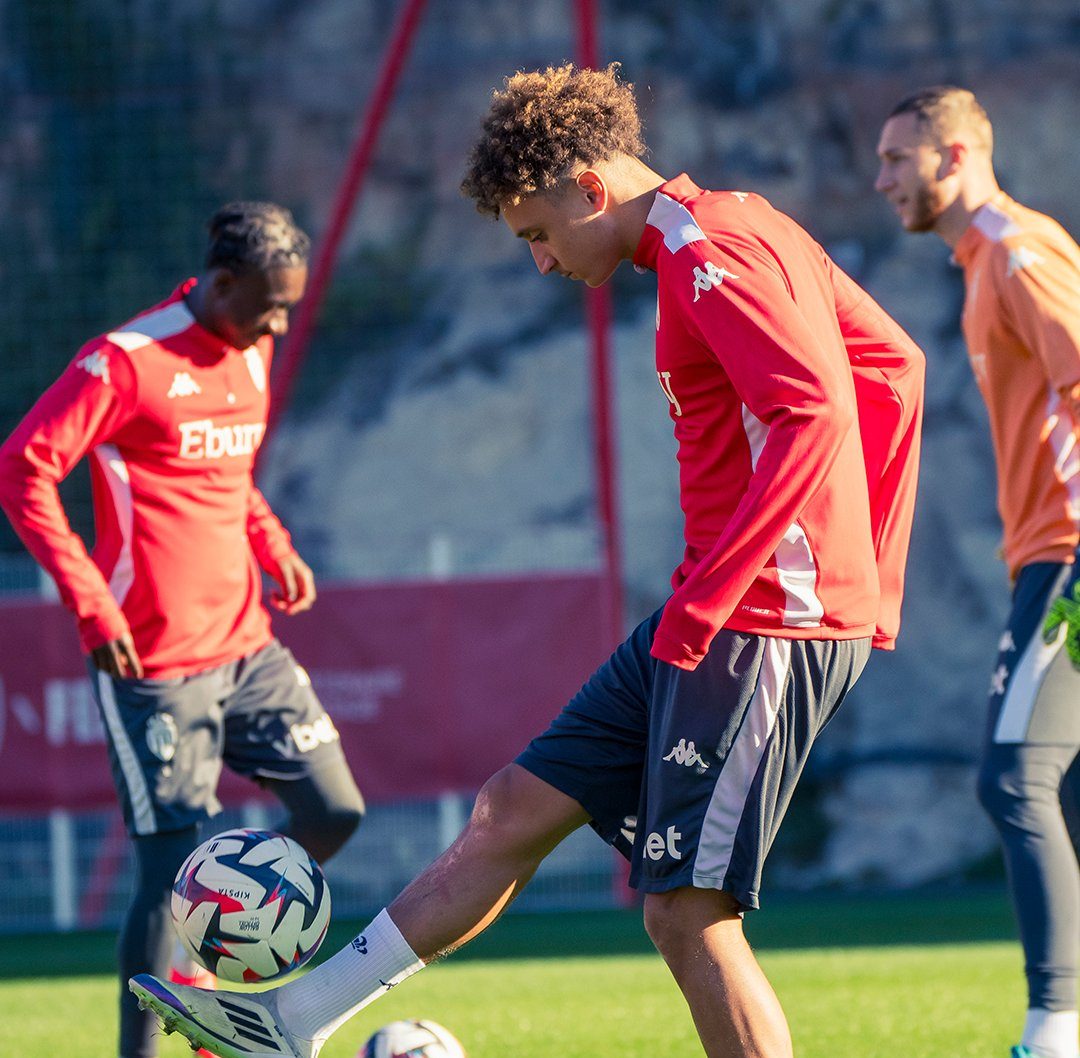 Eliesse Ben Seghir s’engage avec le Bayer Leverkusen