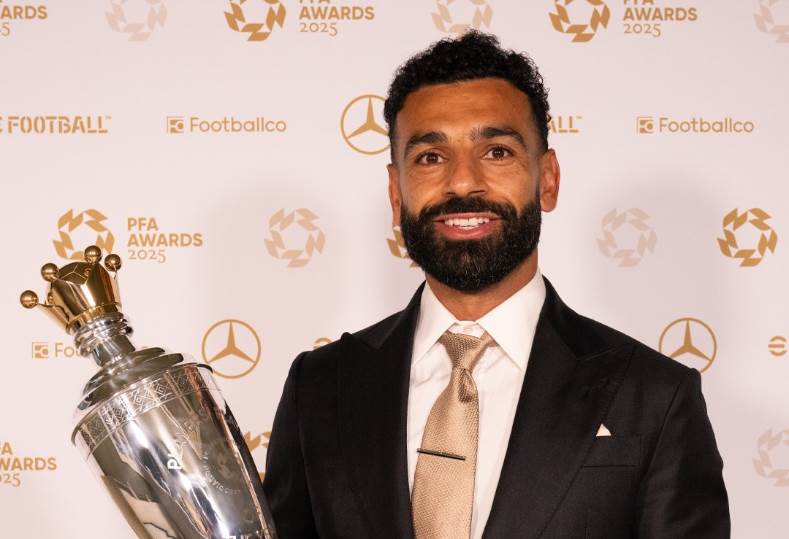 Mohamed Salah remporte le titre de joueur de l’année de la Premier League avec un triplé