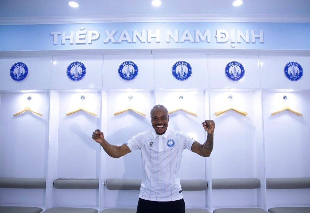 Percy Tau ‘dribbles’ past fans with Vietnamese tweet