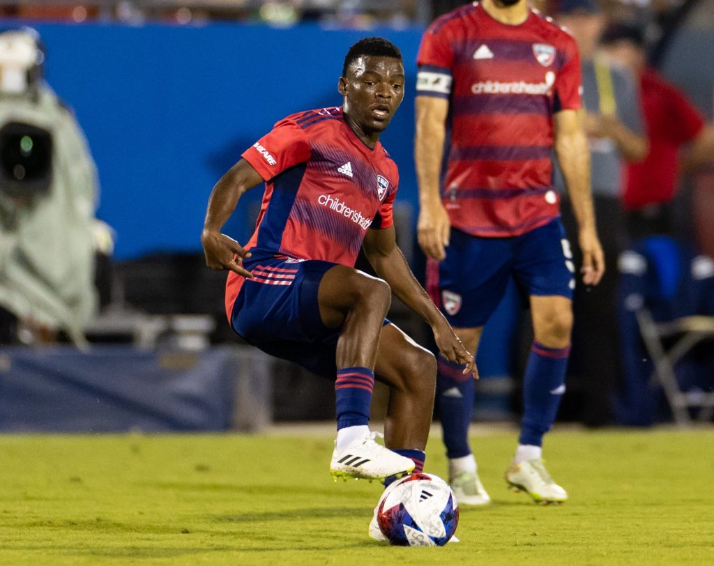 Mamelodi Sundowns acquires Tsiki Ntsabeleng on loan from MLS club