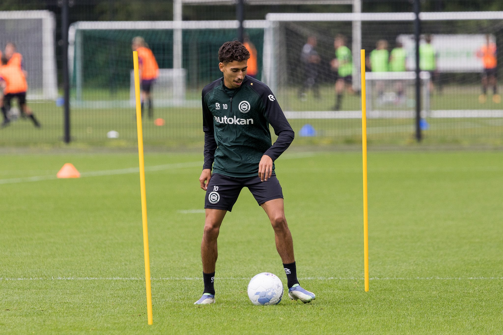 Younes Taha’s screamer pushes Groningen to dominant Eredivise victory