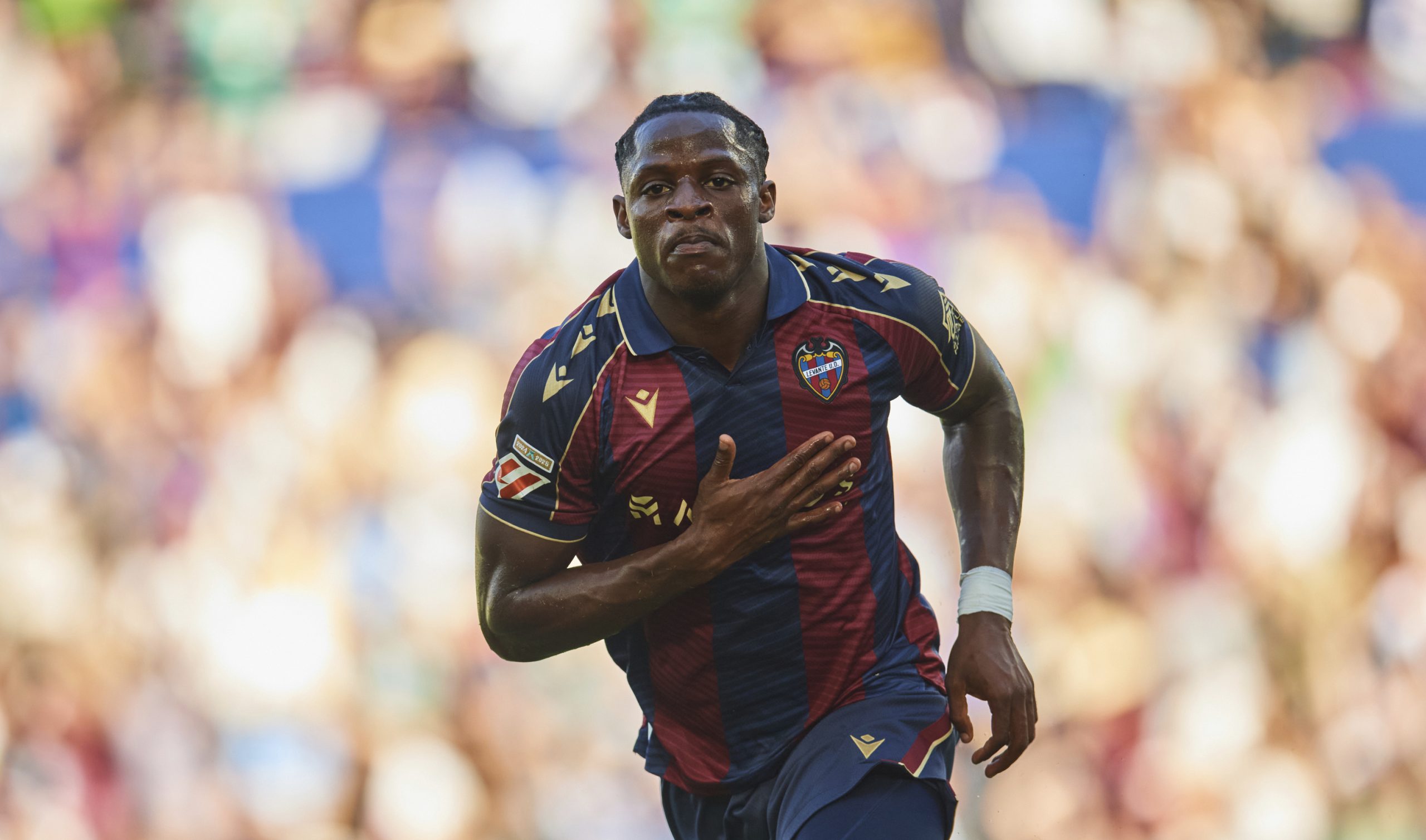 Karl Etta Eyong donne la priorité au FC Barcelone