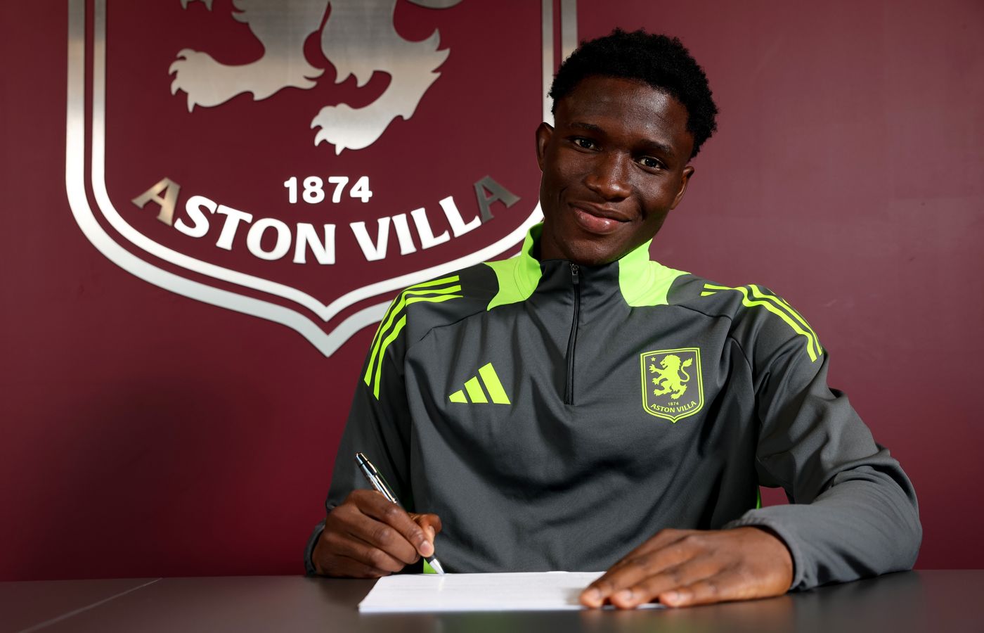 Aston Villa sign Ivorian midfielder Mohamed Koné from ASEC Mimosas