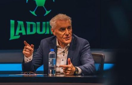 Broos names Bafana squad to seal World Cup dream