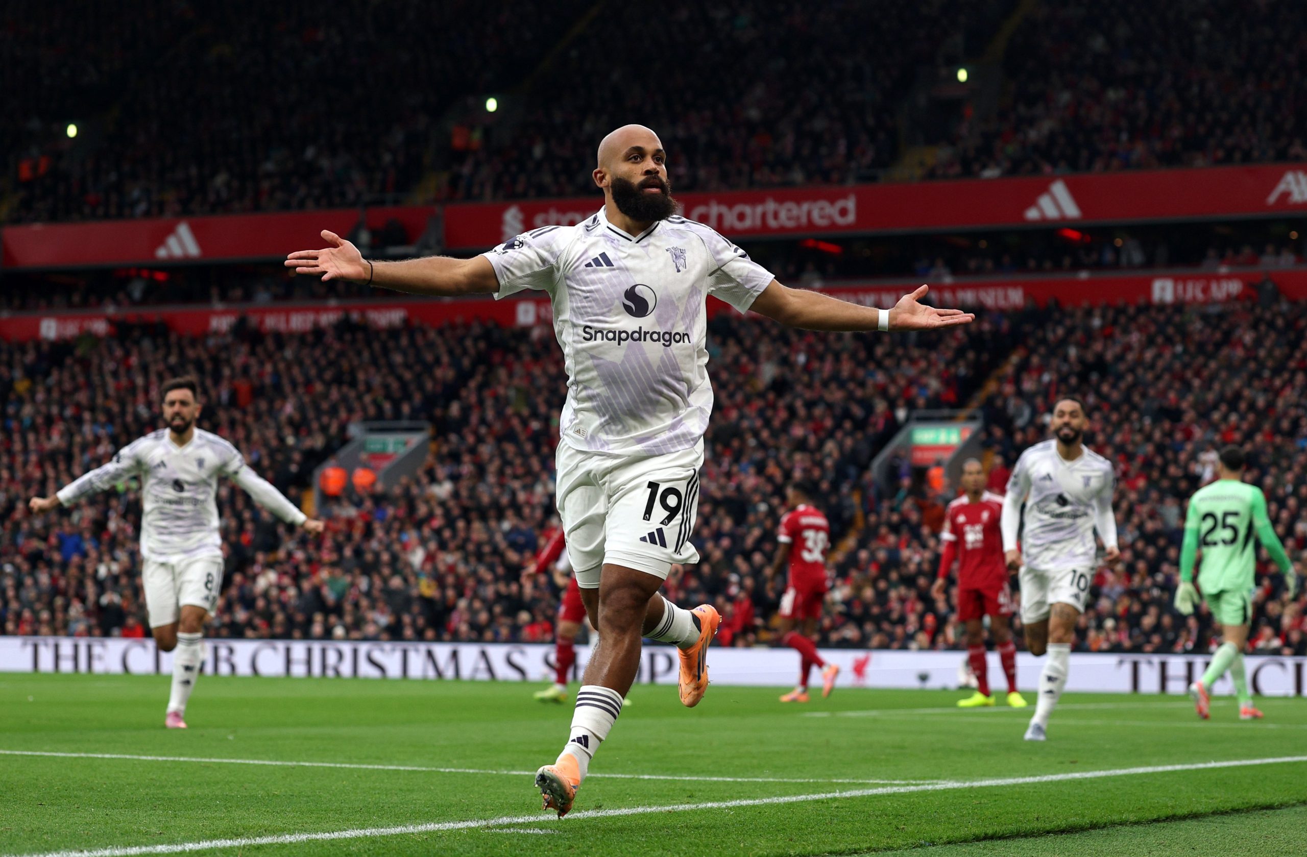 Bryan Mbeumo enflamme Anfield avec un but matinal 