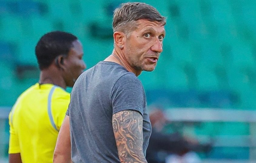Gaborone United players pay tribute to Simba SC’s new coach Pantev