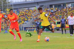 Ethiopian Coffee (yellow) clash with Saint George in the Sheger Derby on October 19, 2025