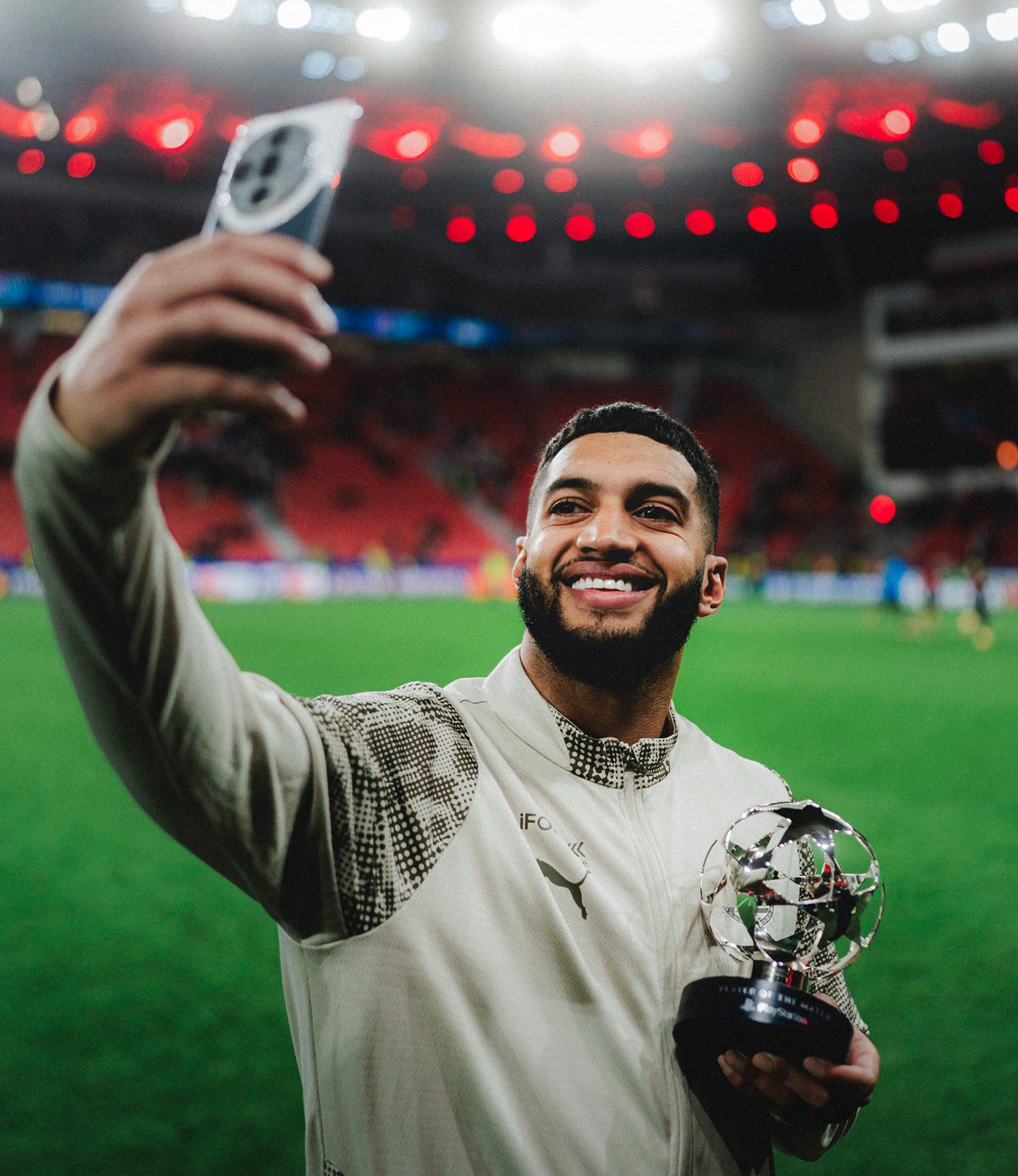 Saibari arrache l’égalisation du PSV à Leverkusen et entre dans l’histoire du club