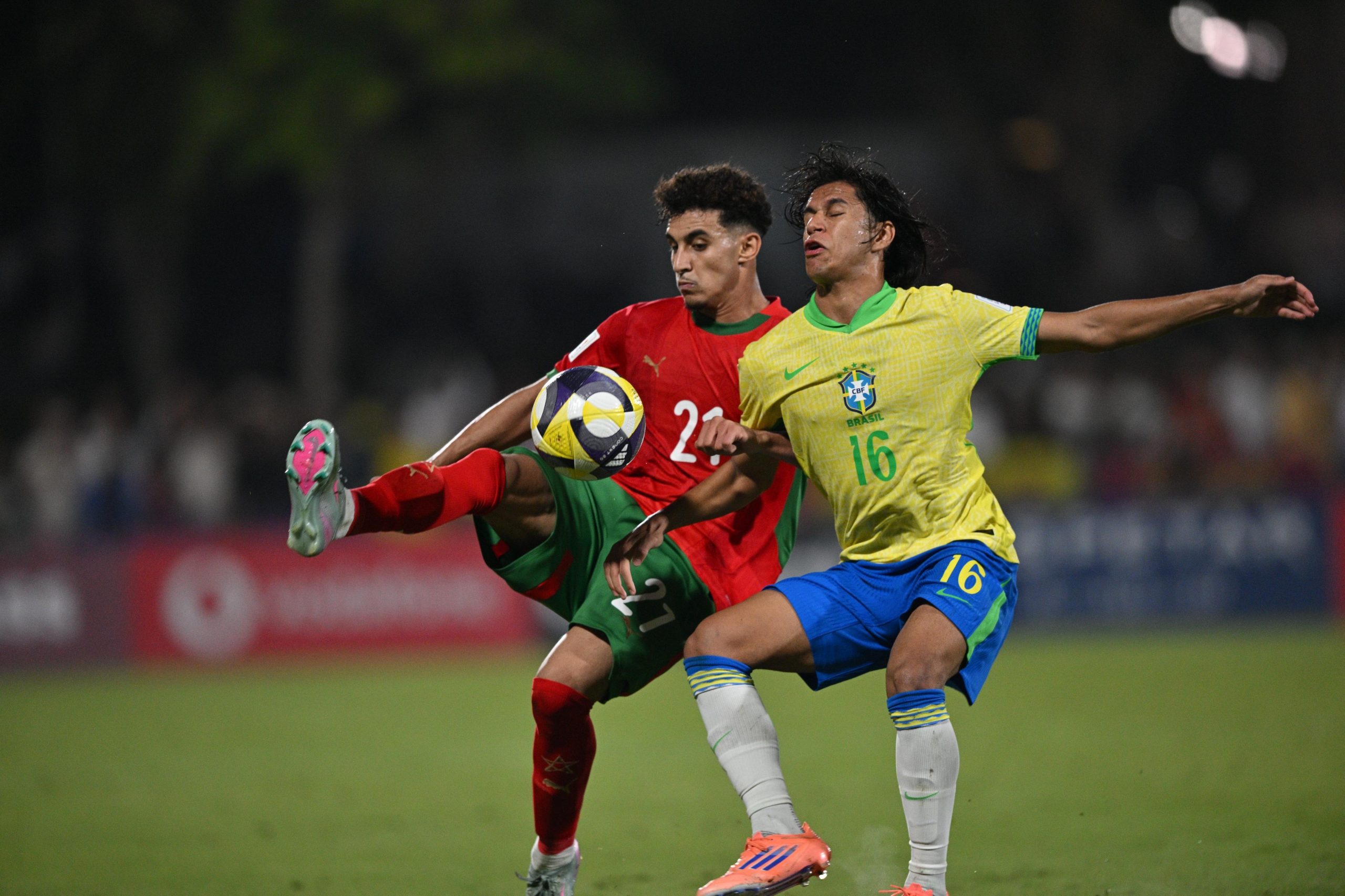 Mondial U17 : Le Maroc tombe au bout du suspense, le Brésil rejoint le dernier carré