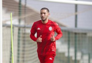 Hakim Ziyech aperçu à Amsterdam pendant le retour du Wydad depuis Nairobi (EXCLUSIF)