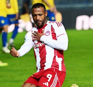 El Kaabi offre la victoire à l’Olympiacos et s’envole en tête du classement des buteurs
