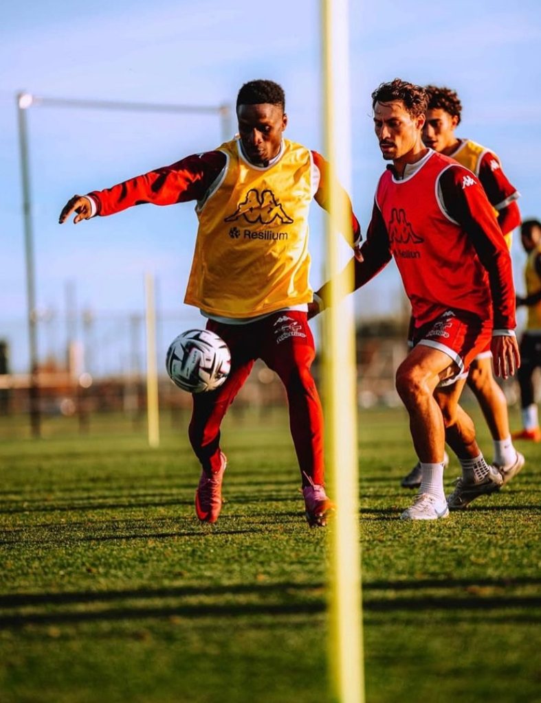 Bouna Sarr training with Metz but no deal planned, says Le Mignan