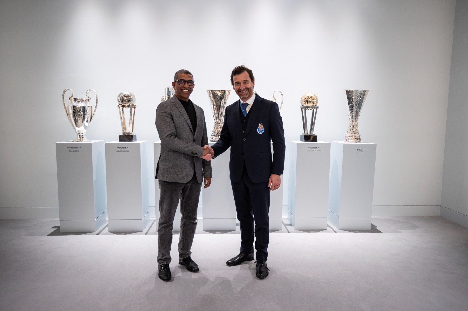 Ex-Chelsea coach Villas-Boas announces Mozambique academy project