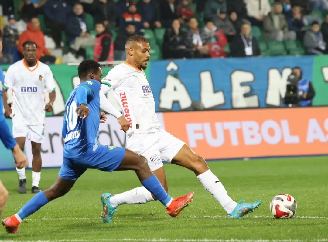 Vidéo: Steve Mounié sauve Alanyaspor d’un naufrage (Süper Lig)