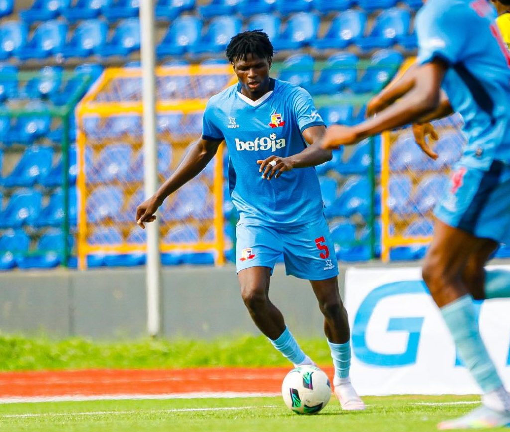Leeds United Signs Nigerian Youngster Leonard Ngenge From Remo Stars
