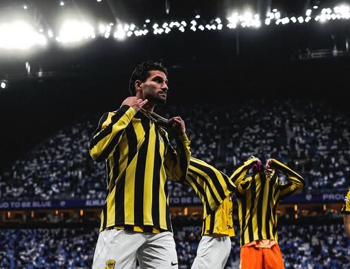 Video – Houssem Aouar scores to lead 10-man Al Ittihad to draw with Al Hilal in Saudi Pro League