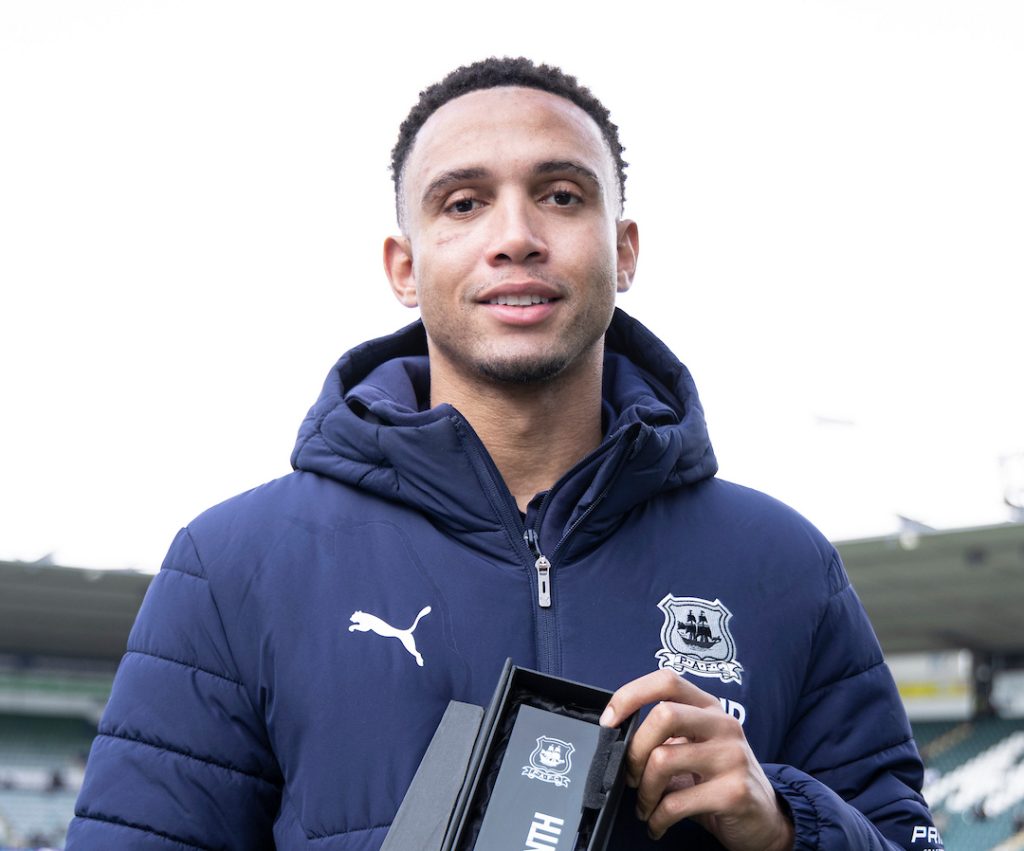Brendan Galloway Wins Plymouth Argyle Fc Gong