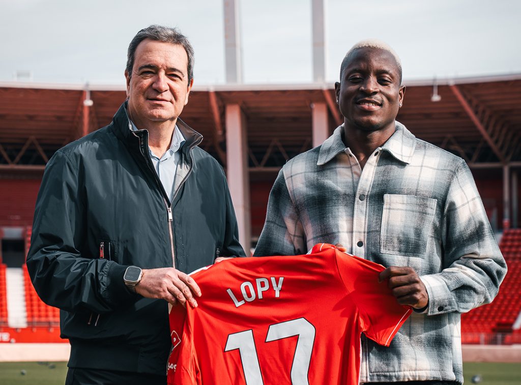 Dion Lopy: Almeria Midfielder Makes Quick Injury Return