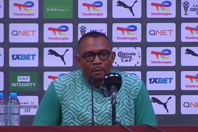 Papy Kimoto – AS Maniema Union: « Mes joueurs méritaient les demi-finales »