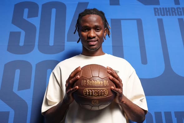 Moussa Ndiaye: Schalke targets on loan left-back on permanent deal