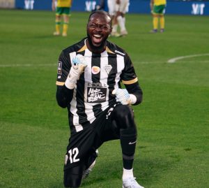 Hervé Koffi : Le gardien “oublié” de Lens qui explose à Angers