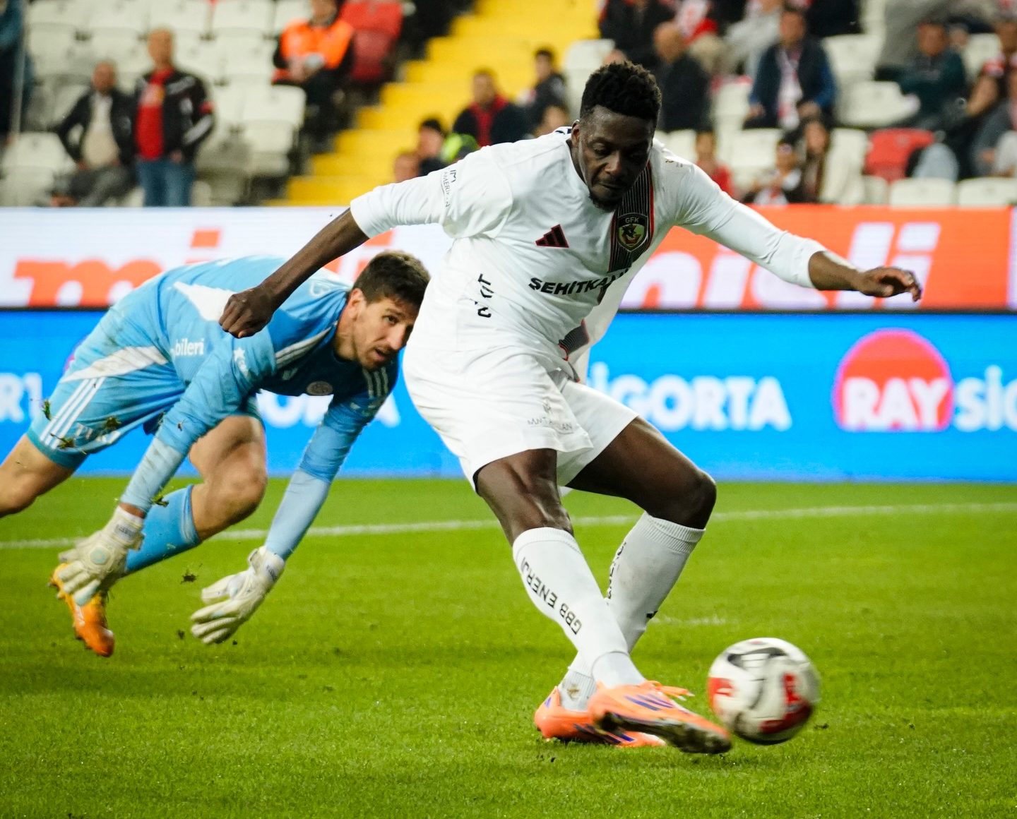 Süper Lig: Mohamed Bayo stars in Gaziantep’s thrashing of hosts Antalyaspor