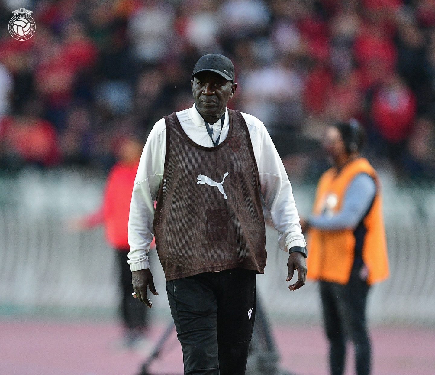 Ndiaye (USM Alger) : « Une bataille gagnée, le mérite revient aux joueurs »
