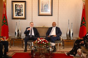 Motsepe à Rabat : la CAF en quête de crédibilité après le fiasco du “CAN 2025”